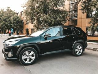 Автомобиль TOYOTA RAV4 2019г. 5-местный