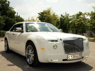 Автомобиль CHRYSLER 300 С 2004г. 4-местный