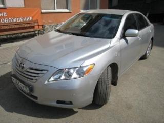 Автомобиль бизнес-класса Toyota Camry