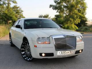 Автомобиль CHRYSLER 300C ROLLS-ROYCE STYLE 2005г. 4-местный