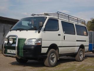 Микроавтобус TOYOTA Hiace 2000г. 10-местный