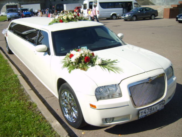 Лимузин CHRYSLER 300с 2004г. 10-местный