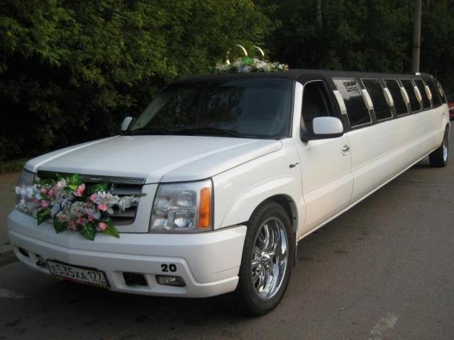 Лимузин CADILLAC Escalade 2001г. 22-местный
