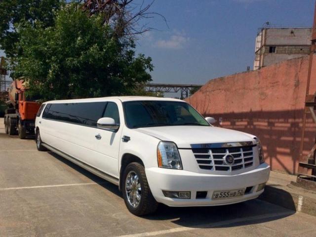 Лимузин CADILLAC Escalade 2006г. 22-местный