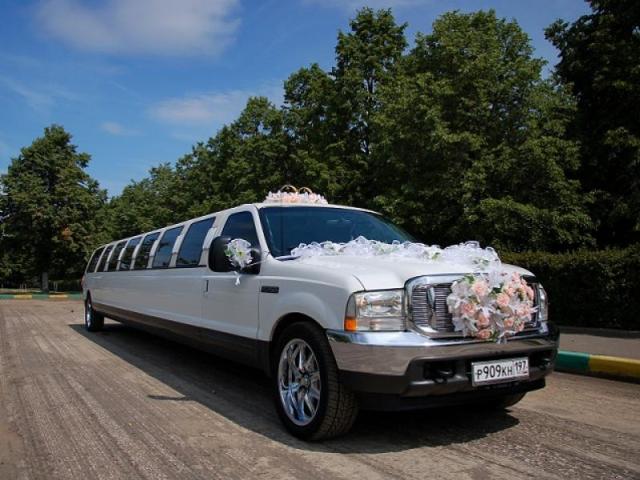 Лимузин FORD Excursion 2002г. 20-местный