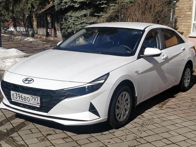 Автомобиль HYUNDAI Elantra 2021г. 5-местный