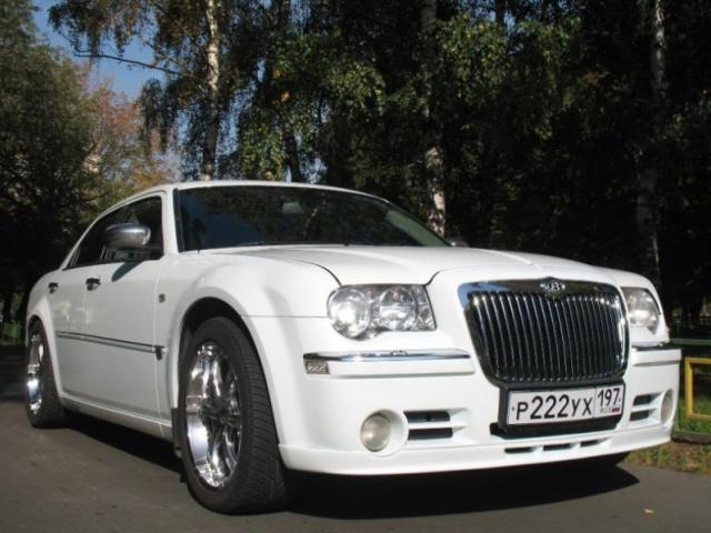 Автомобиль CHRYSLER 300 С 2006г. 4-местный