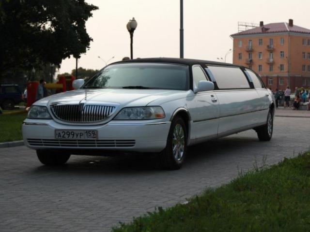 Лимузин LINCOLN Town Car 2002г. 10-местный