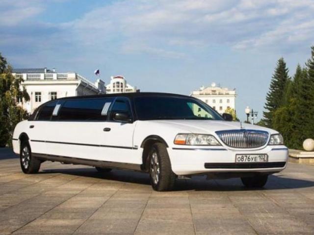 Лимузин LINCOLN Town Car 2002г. 11-местный