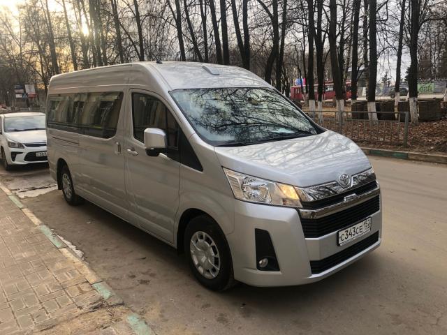 Микроавтобус Toyota HiAce