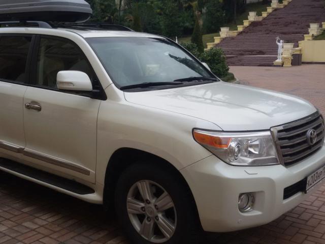 Главная  Автомобили  Представительский класс  Toyota Land Cruiser 200 Toyota Land Cruiser 200