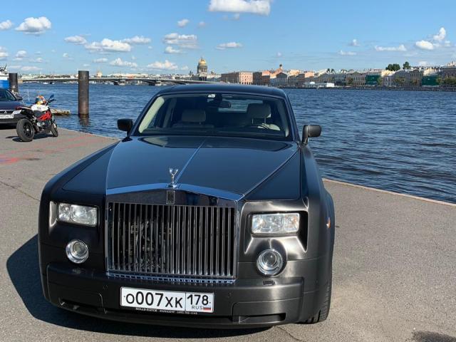 Rolls-Royce Phantom Grey