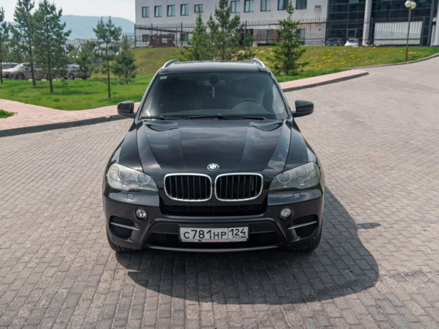 Автомобиль BMW X5 2011г. 5-местный