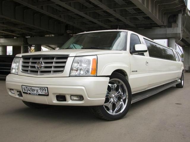 Лимузин CADILLAC Escalade 2004г. 24-местный