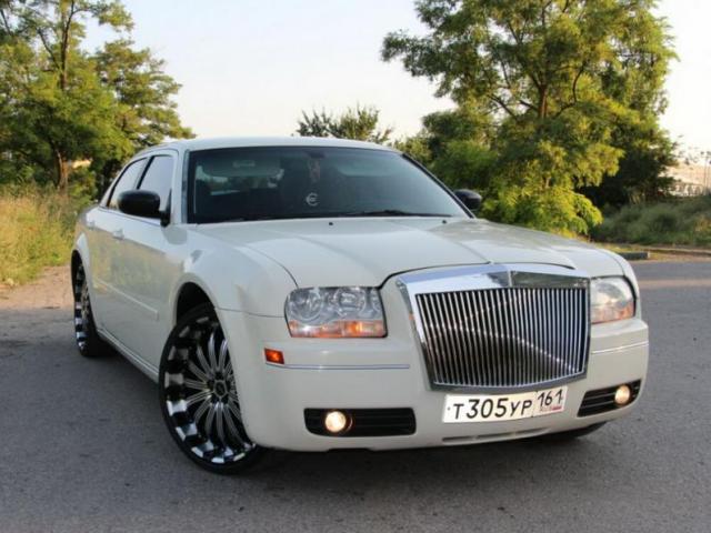 Автомобиль CHRYSLER 300C ROLLS-ROYCE STYLE 2005г. 4-местный