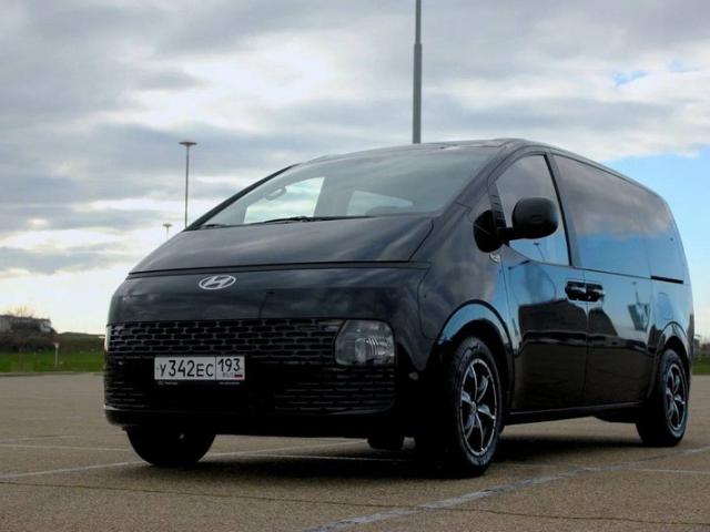 Аренда минивэна Hyundai Staria с водителем
