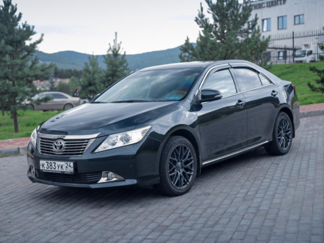 Автомобиль TOYOTA Camry 2013г. 5-местный